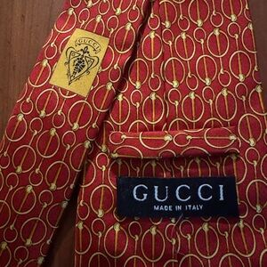 Gucci Red and Gold Chain Motif Tie